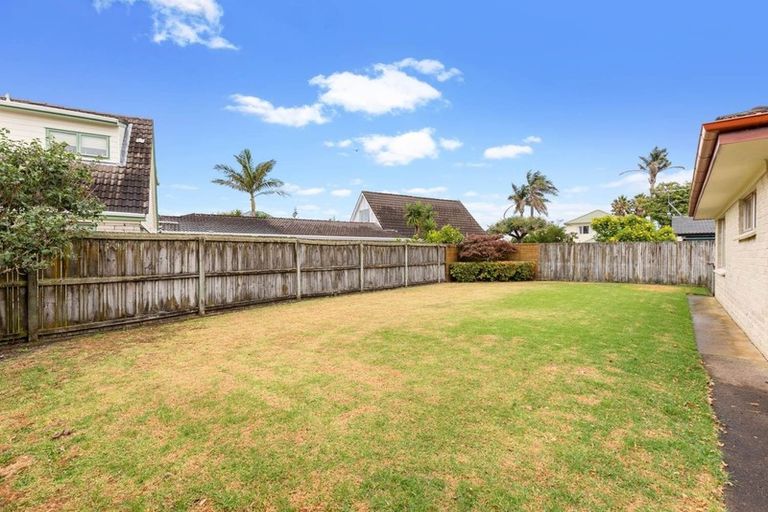 Photo of property in 2/7 Jern Place, Eastern Beach, Auckland, 2012