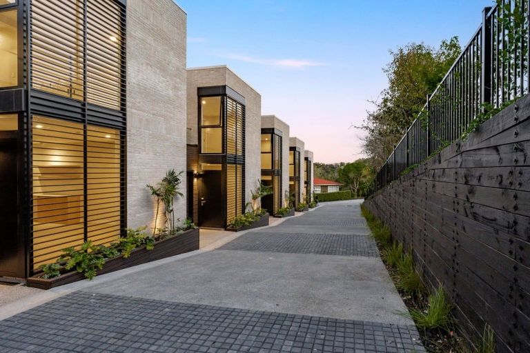 Photo of property in 21b Arahia Street, Northcote, Auckland, 0627