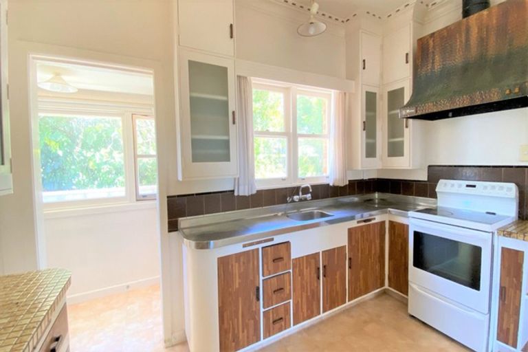 Photo of property in 57 Exmouth Road, Northcote, Auckland, 0627