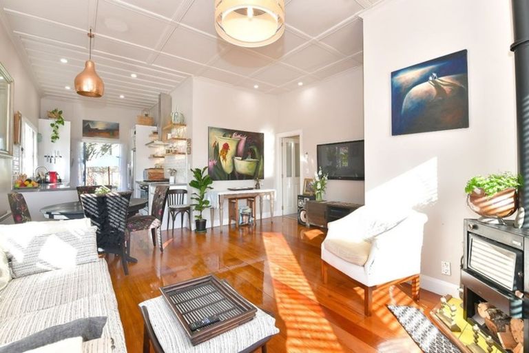Photo of property in 1/9 Cresta Avenue, Beach Haven, Auckland, 0626