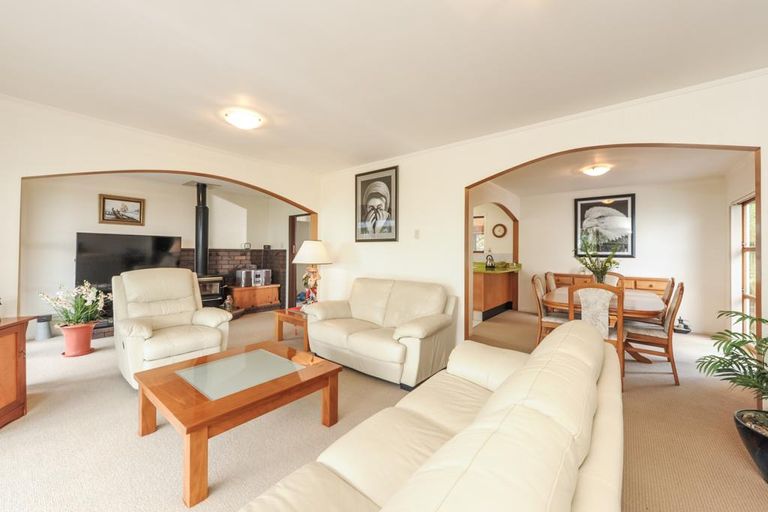 Photo of property in 33 Lookout Drive, Laingholm, Auckland, 0604