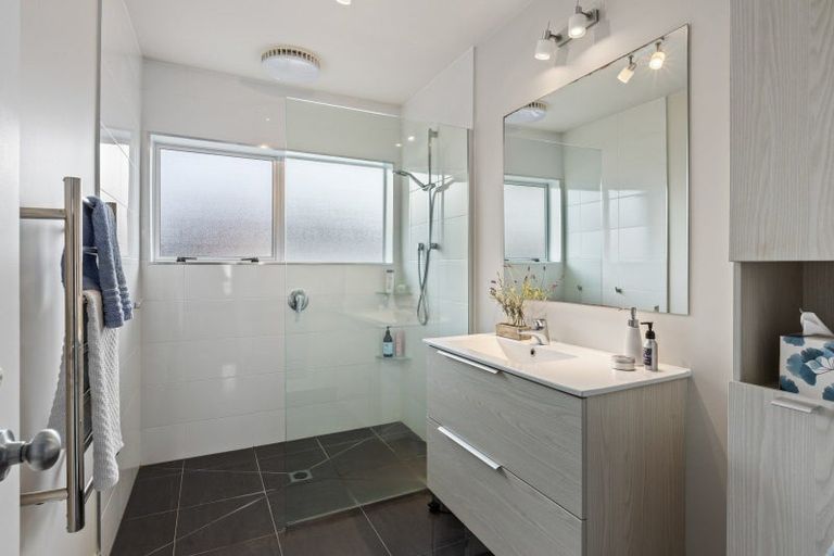 Photo of property in 2/6 Manuka Street, Orewa, 0931