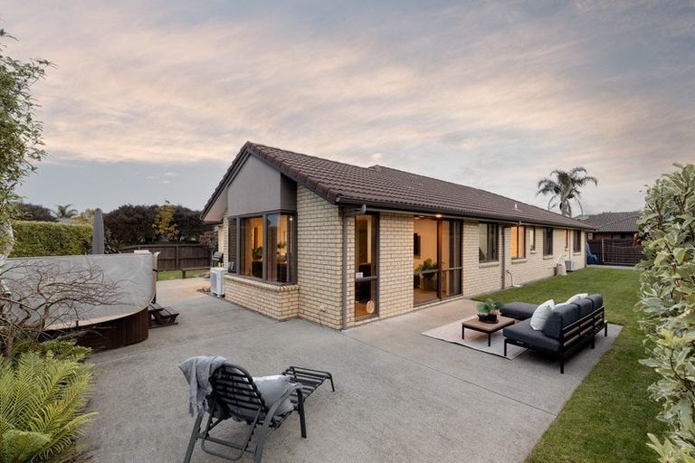 Photo of property in 8 Seabreeze Place, Papamoa Beach, Papamoa, 3118