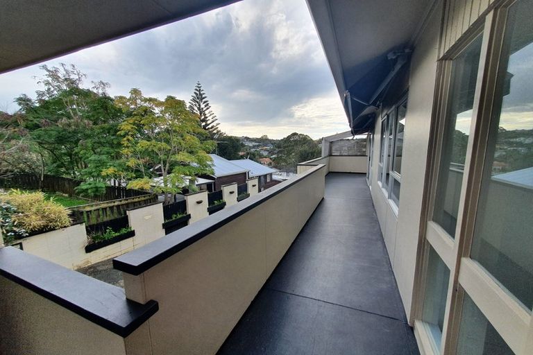 Photo of property in 2/42 Knightsbridge Drive, Forrest Hill, Auckland, 0620