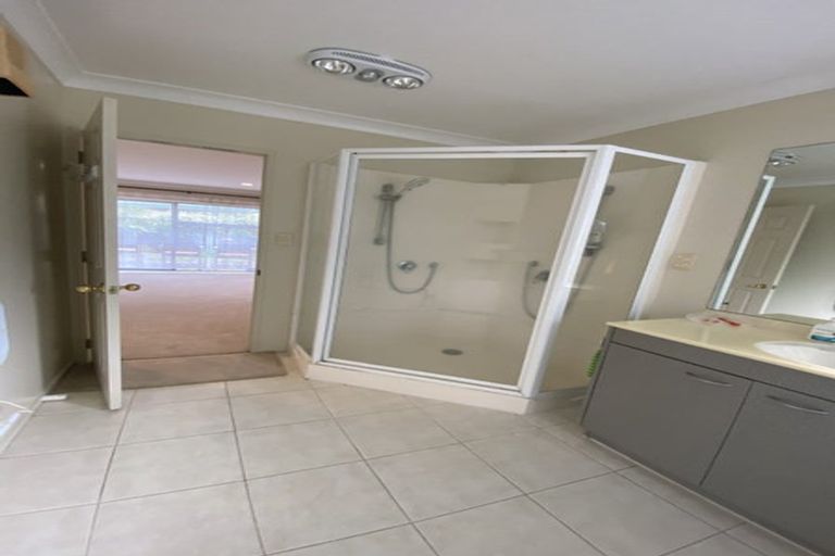 Photo of property in 10 Mullagh Place, East Tamaki Heights, Auckland, 2016