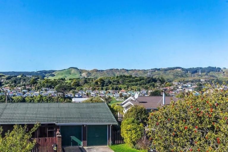 Photo of property in 9 Mckeefry Grove, Tawa, Wellington, 5028