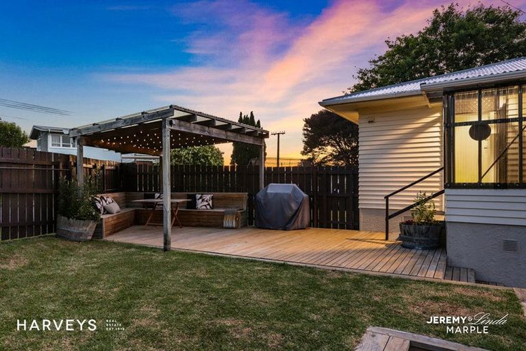 Photo of property in 120 Vodanovich Road, Te Atatu South, Auckland, 0610