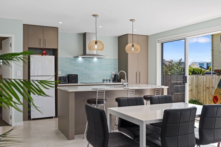 Photo of property in 814b Papamoa Beach Road, Papamoa Beach, Papamoa, 3118