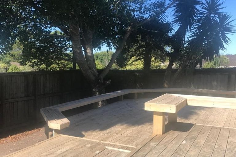 Photo of property in 1a Truscott Place, West Harbour, Auckland, 0618