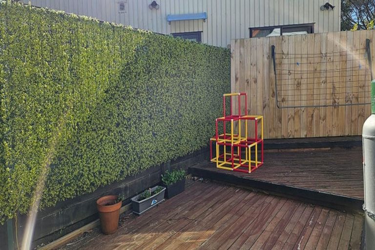 Photo of property in 30 Miriam Corban Heights, Henderson, Auckland, 0612