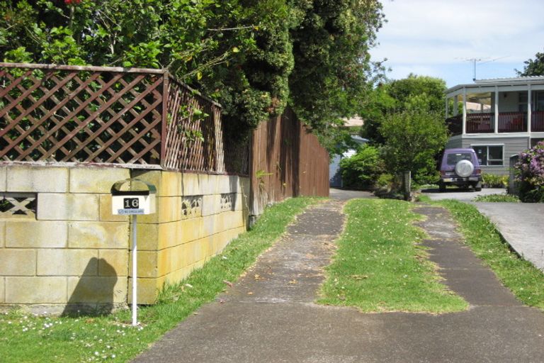 Photo of property in 16 Dunstall Place, Mangere Bridge, Auckland, 2022