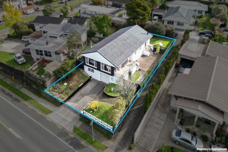 Photo of property in 32 Glenmore Road, Sunnyhills, Auckland, 2010