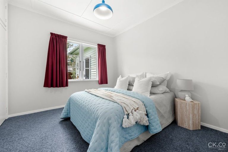 Photo of property in 32 Hall Crescent, Epuni, Lower Hutt, 5011