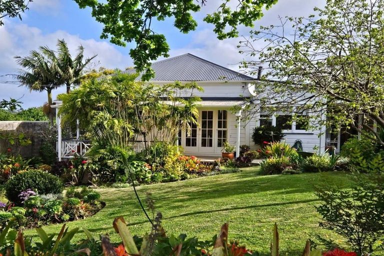 Photo of property in 12 Grey Street, Regent, Whangarei, 0112