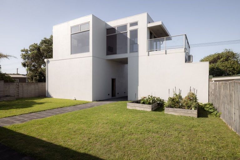 Photo of property in 31 Karewa Parade, Papamoa Beach, Papamoa, 3118