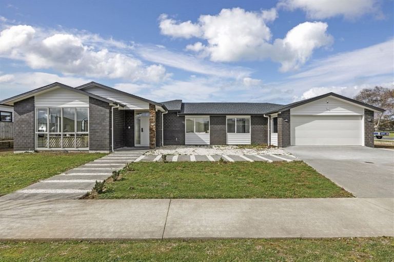 Photo of property in 6 Coote Way, Kumeu, 0810