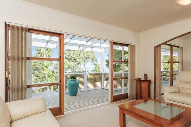 Photo of property in 33 Lookout Drive, Laingholm, Auckland, 0604