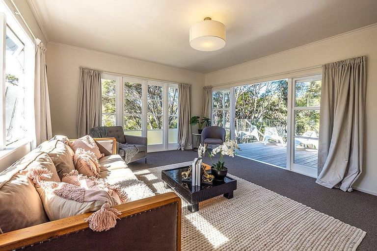 Photo of property in 116 Queens Drive, Oneroa, Waiheke Island, 1081
