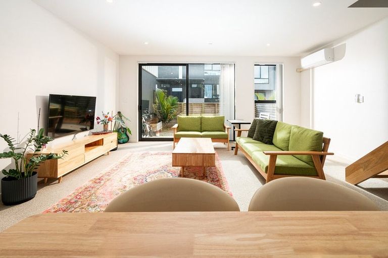 Photo of property in 2/210 Karori Road, Karori, Wellington, 6012