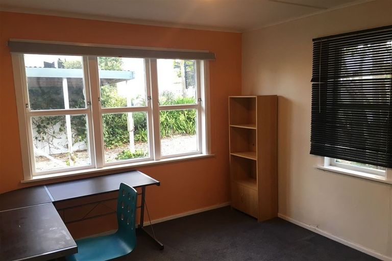 Photo of property in 2 Ambler Avenue, Glen Eden, Auckland, 0602