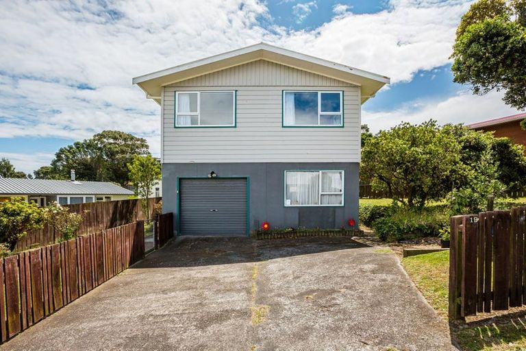 Photo of property in 19 Sombrero View, Ascot Park, Porirua, 5024