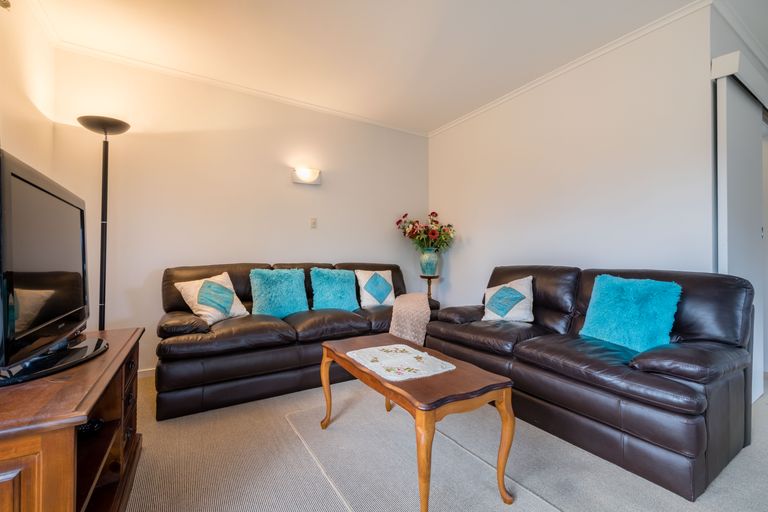 Photo of property in 2/142 Halsey Drive, Lynfield, Auckland, 1042