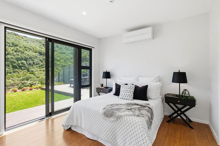 Photo of property in 1 Ara Haewai, Houghton Bay, Wellington, 6023