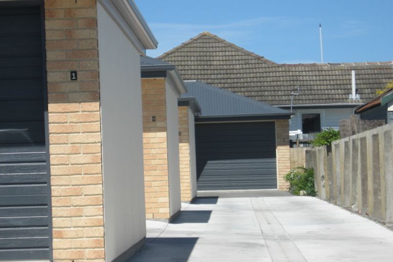 Photo of property in 2/60 Bassett Street, Burwood, Christchurch, 8083