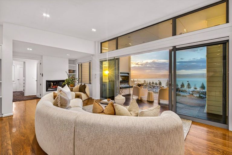 Photo of property in 40 Roslyn Road, Bluff Hill, Napier, 4110