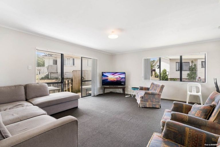 Photo of property in 2/11 Igloo Place, Red Hill, Papakura, 2110