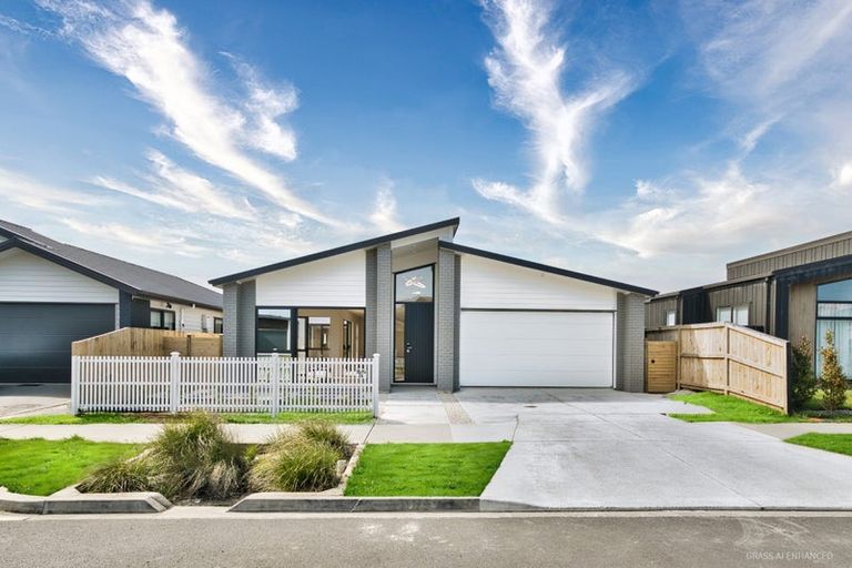 Photo of property in 24 Babina Avenue, Kumeu, 0810