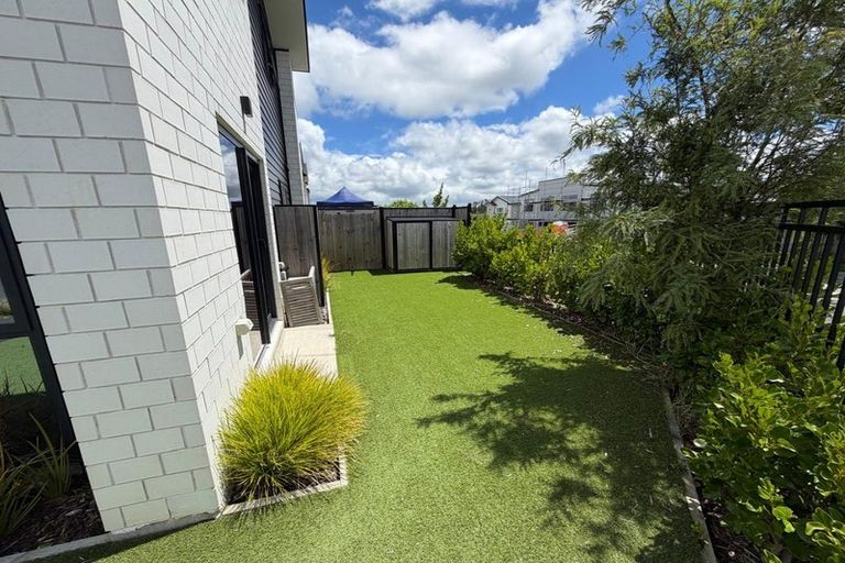 Photo of property in 10/172 Don Buck Road, Massey, Auckland, 0614