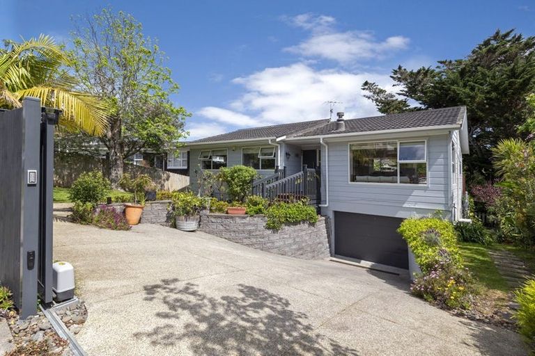 Photo of property in 12 Cheriton Road, Mellons Bay, Auckland, 2014