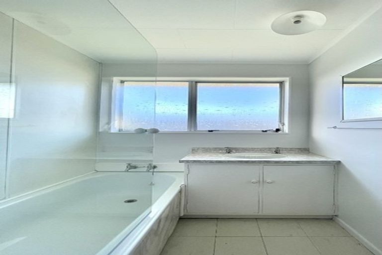 Photo of property in 24a Oregon Drive, Maoribank, Upper Hutt, 5018