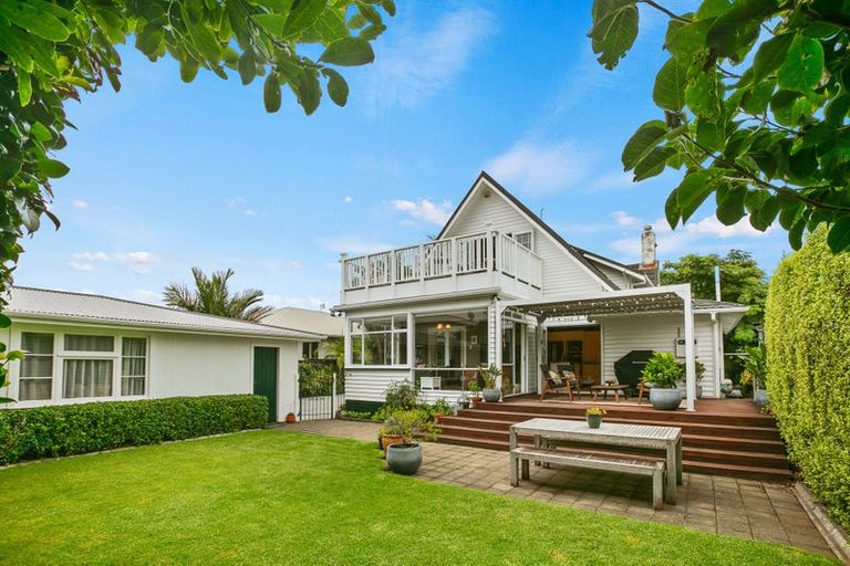 Photo of property in 348 Saint Aubyn Street, Moturoa, New Plymouth, 4310