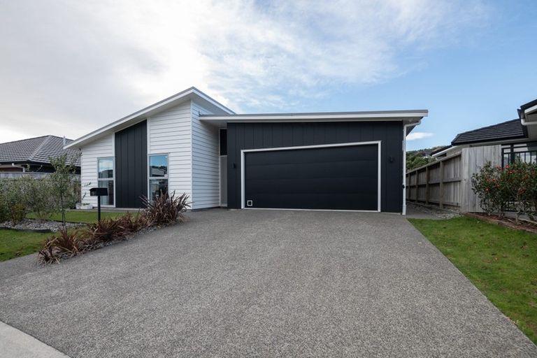 Photo of property in 19 Breakwater Way, Whitby, Porirua, 5024