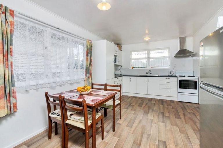 Photo of property in 10 Crawford Avenue, Mangere Bridge, Auckland, 2022