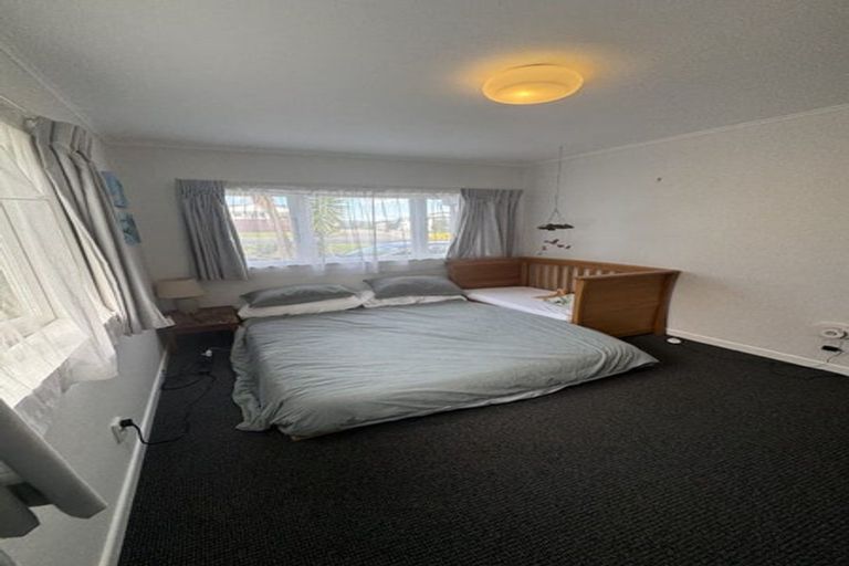 Photo of property in 1/245 Sturges Road, Henderson, Auckland, 0612