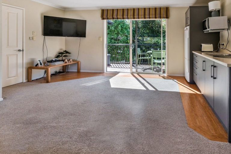 Photo of property in 5 Seymour Road, Mellons Bay, Auckland, 2014