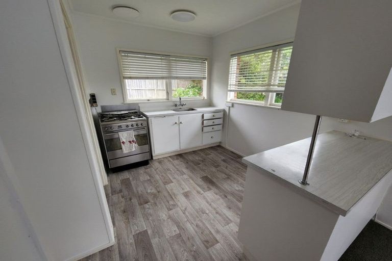 Photo of property in 2/28 Windy Ridge Road, Glenfield, Auckland, 0629