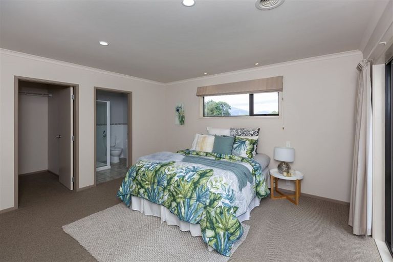 Photo of property in 18 Sams Way, Raumati South, Paraparaumu, 5032