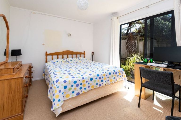 Photo of property in 2/5 Perendale Close, Somerville, Auckland, 2014