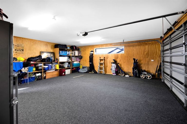 Photo of property in 6 Pebble Beach Court, Waiwhakaiho, New Plymouth, 4312