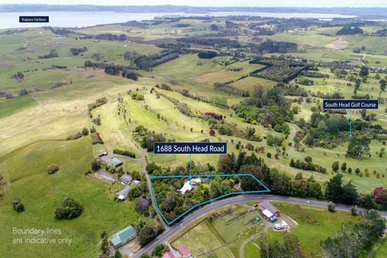 Photo of property in 1688 South Head Road, South Head, Helensville, 0874