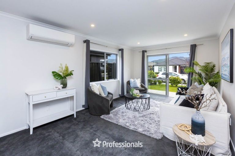 Photo of property in 11 Te Kaeaea Crescent, Wallaceville, Upper Hutt, 5018