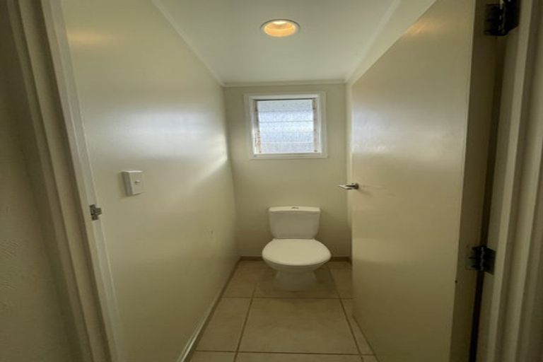 Photo of property in 25 Downsview Road, Pakuranga Heights, Auckland, 2010