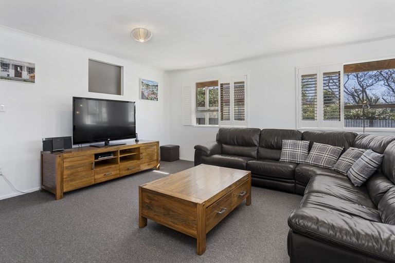 Photo of property in 1 Ensors Place, Waikuku Beach, 7402