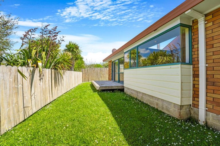 Photo of property in 2/52 Donald Street, Stanmore Bay, Whangaparaoa, 0932