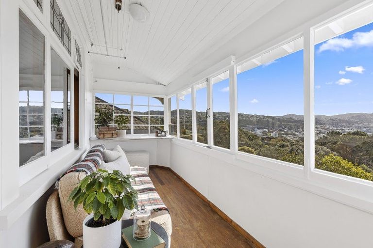 Photo of property in 39 Sutherland Crescent, Melrose, Wellington, 6023