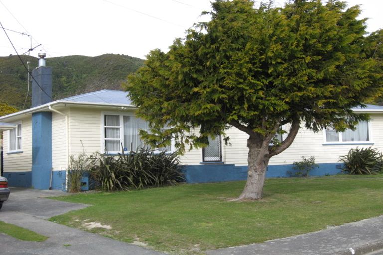 Photo of property in 4 Ashburn Road, Wainuiomata, Lower Hutt, 5014